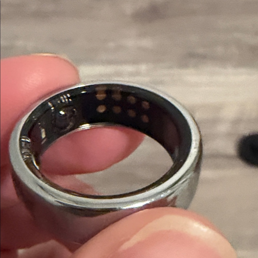 Oura Ring Generation 3 Size 10, Silver w/ Charging Dock - Picture 5 of 8